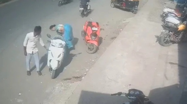 5 lakh loot