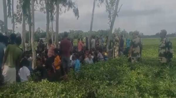 500 600 bangladesh nationals tried to enter indian territor