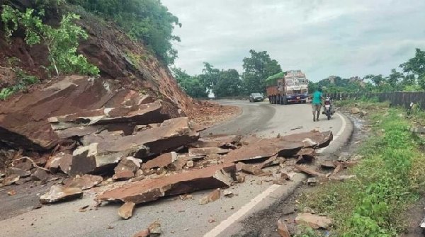 soil collapse in Dwarasuni Ghati