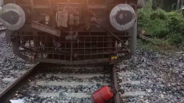 Gas Cylinder train track
