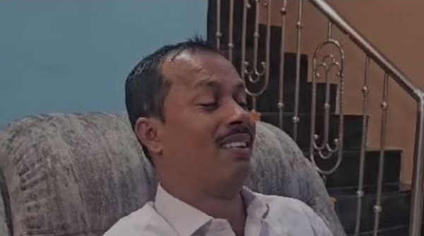 Rejected Palghar Shiv Sena MLA Vanga cries