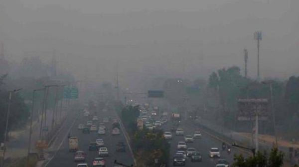 Delhi AQI falls