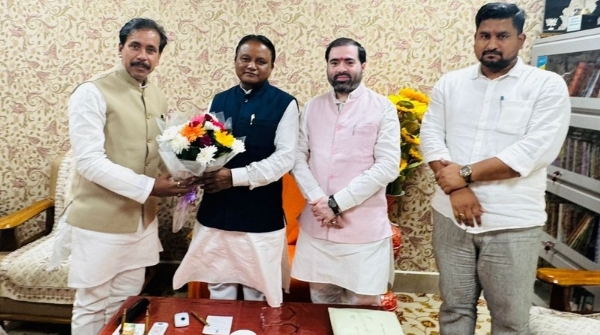 Yogi Adityanath invites CM Mohan Majhi