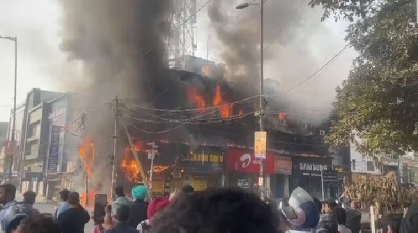 Massive fire breaks out at Rajouri Garden restaurant