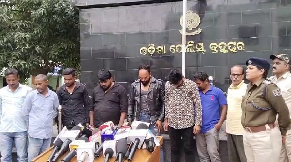 Police arrested 9 people for fraud in job scam