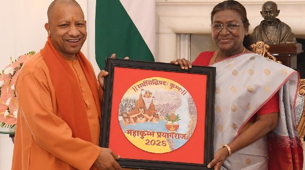 Adityanath meets President Murmu