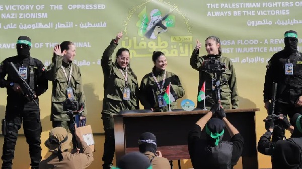 Hamas frees 4 female Israeli soldiers
