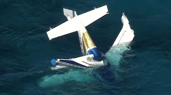 seaplane crashes