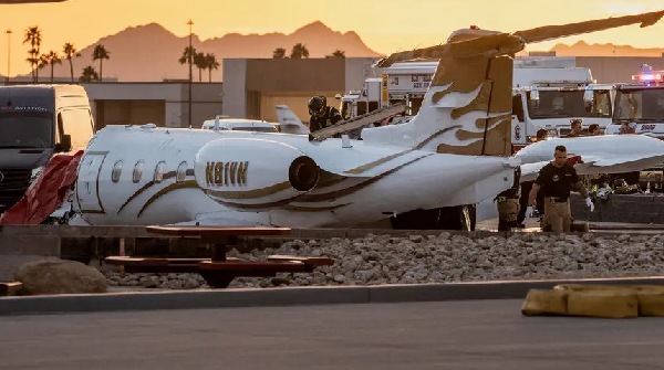 1 Killed as Small Plane Strikes Parked Jet at Arizona Airport