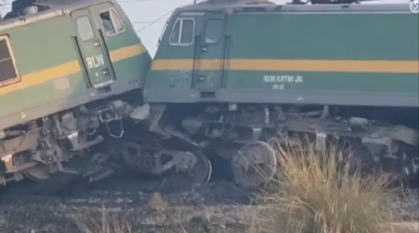 2 goods trains collide in Fatehpur uttarpradesh