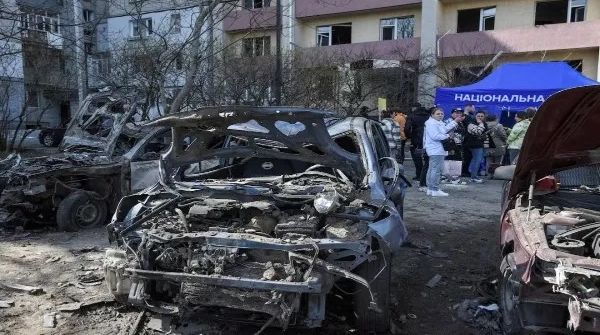 Putin escapes assassination bid Buzz over Limousine explosion in Moscow