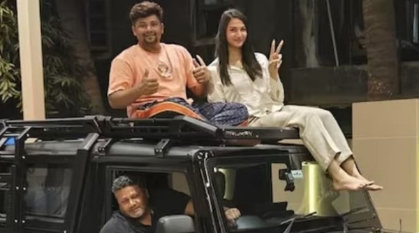 Anaya Bangar reaches cricketer Sarfaraz Khan s house surprise awaits him