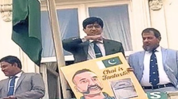 Pakistan officer s throat slit gesture at Indian protesters in UK sparks fury