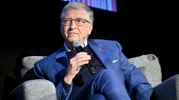 Bill Gates to give away 200 billion by 2045