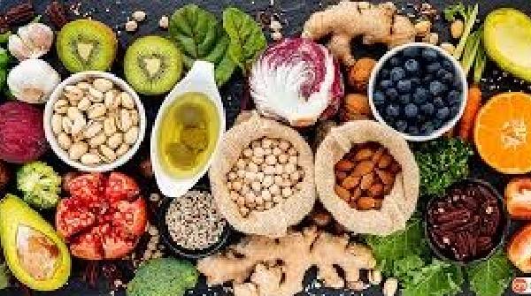 What to Eat and Avoid During the Rainy Season