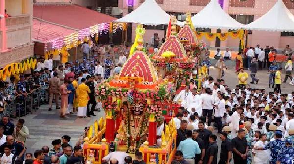 Gujarat CM Bhupendra Patel pulls chariot