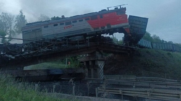 Bridge collapse derails train near Ukraine border 7 killed