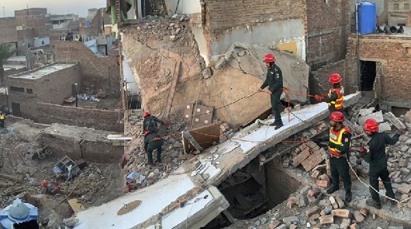 building collapse in Pakistan s Karachi