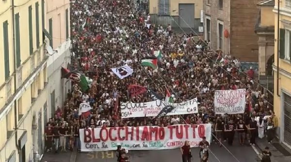 Protests against Italy s PM Protests against Italy s PM