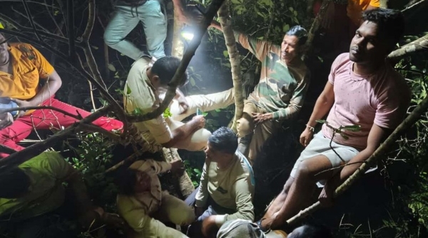 Five tourists rescued from Barunai