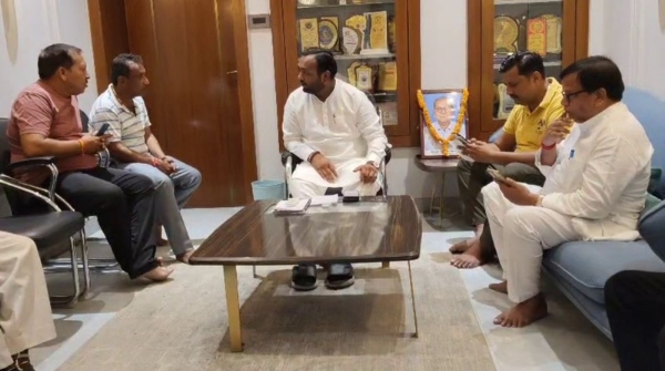 BJD leader at Dholakia s house