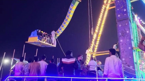 Doli during Cuttack Bali Yatra 8 people get stuck above 50 feet