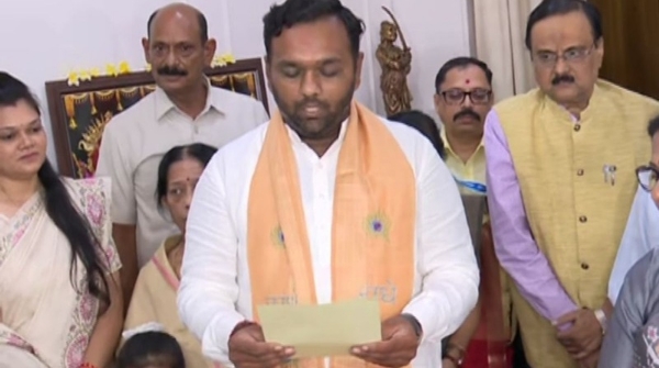 Jay Dholakia takes oath in the Assembly