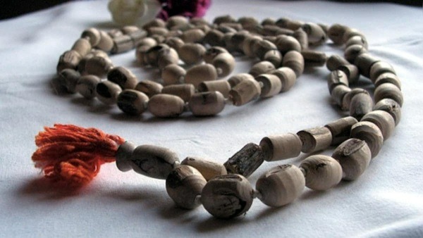 Anyone who wears a Tulsi necklace should know these 10 important rules otherwise