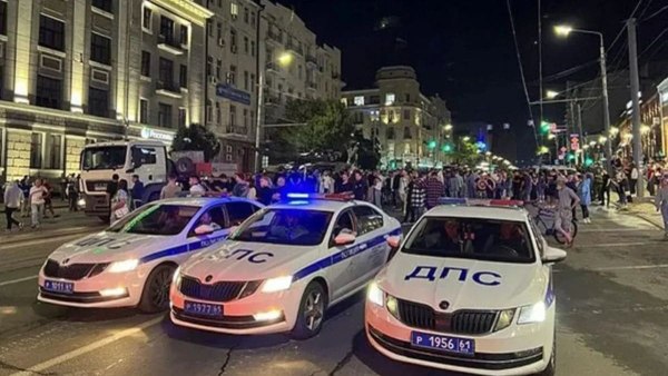 4 Indian medical students 4 Indian medical students