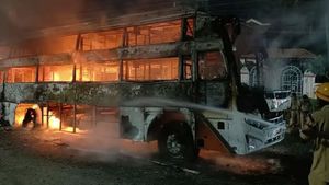 ଘରୋଇ ବସ୍‌ରେ ଅଗ୍ନିକାଣ୍ଡ, ବିଧାୟକ ମଙ୍ଗୁ ଖିଲଙ୍କ ସମେତ ସମସ୍ତ ଯାତ୍ରୀ ସୁରକ୍ଷିତ ଉଦ୍ଧାର