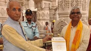 ୨୦୦ କିଲୋର ରୁପା ଇଟା ଚୋରି ; ଚମ୍ପତ ରାୟ ଓ ଅନିଲ ମିଶ୍ରାଙ୍କ ଇସ୍ତଫା