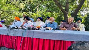 ਮਜੀਠੀਆ ਤੋਂ ਪੁੱਛਗਿੱਛ ਕਰਨ ਵਾਲੇ ਸਾਬਕਾ ED ਅਫਸਰ ਨਿਰੰਜਨ ਸਿੰਘ ‘ਵਾਰਿਸ ਪੰਜਾਬ ਦੇ’ ’ਚ ਸ਼ਾਮਲ