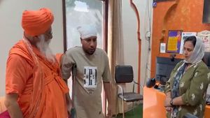 ਸੰਤ ਸੀਚੇਵਾਲ ਨੇ ਇੱਕ ਹੋਰ ਨੌਜਵਾਨ ਨੂੰ ਮਿਲਾਇਆ ਪਰਿਵਾਰ ਨਾਲ, 3 ਸਾਲ ਬਾਅਦ ਭਾਰਤ ਪਰਤਿਆ ਕੰਬੋਡੀਆ 'ਚ ਫਸਿਆ ਜਲੰਧਰ ਦਾ ਹਰਦੀਪ