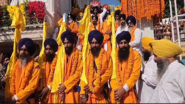 ਸ਼੍ਰੀ ਗੁਰੂ ਰਾਮਦਾਸ ਜੀ ਦੇ ਪ੍ਰਕਾਸ਼ ਪੁਰਬ ਦੀਆਂ ਰੌਣਕਾਂ, ਸ੍ਰੀ ਦਰਬਾਰ ਸਾਹਿਬ ਤੋਂ ਸਜਾਇਆ ਵਿਸ਼ਾਲ ਨਗਰ ਕੀਰਤਨ
