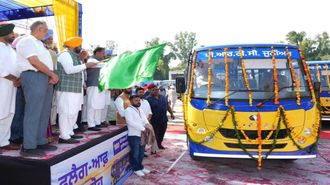 PRTC ਦੇ ਬੇੜੇ 'ਚ ਸ਼ਾਮਿਲ ਹੋਈਆਂ 100 ਨਵੀਆਂ ਮਿੰਨੀ ਬੱਸਾਂ,  CM ਮਾਨ ਨੇ ਹਰਿ ਝੰਡੀ ਦਿਖਾ ਕੇ ਕੀਤਾ ਰਵਾਨਾ 