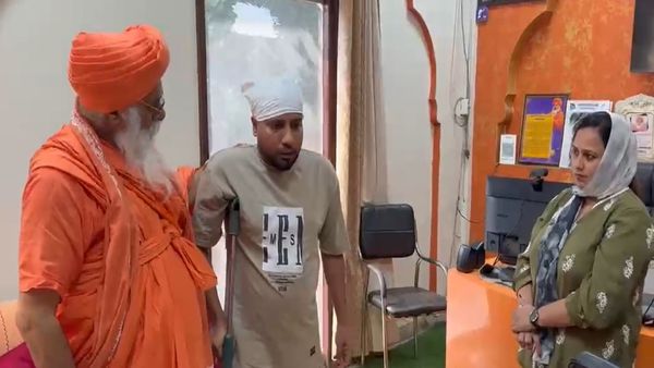 ਸੰਤ ਸੀਚੇਵਾਲ ਨੇ ਇੱਕ ਹੋਰ ਨੌਜਵਾਨ ਨੂੰ ਮਿਲਾਇਆ ਪਰਿਵਾਰ ਨਾਲ, 3 ਸਾਲ ਬਾਅਦ ਭਾਰਤ ਪਰਤਿਆ ਕੰਬੋਡੀਆ 'ਚ ਫਸਿਆ ਜਲੰਧਰ ਦਾ ਹਰਦੀਪ