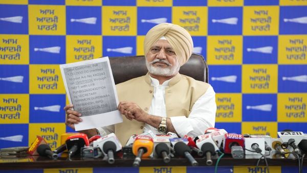 ਬਲਤੇਜ ਪੰਨੂ ਦਾ ਵੱਡਾ ਦਾਅਵਾ : SGPC ਸੈਕਟਰੀ ਦੇ ਖਾਤੇ ‘ਚੋਂ ਬਹਿਰੀਨ ਵਾਲੀ ਬੀਬੀ ਦੇ ਖ਼ਾਤੇ 'ਚ ਟਰਾਂਸਫਰ ਹੋਏ 1 ਲੱਖ ਰੁਪਏ