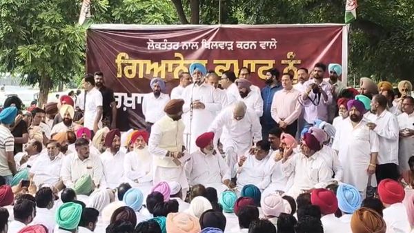 CEC ਗਿਆਨੇਸ਼ ਕੁਮਾਰ ਖ਼ਿਲਾਫ਼ ਕਾਂਗਰਸ ਦਾ ਹੱਲਾ-ਬੋਲ, ਚੰਡੀਗੜ੍ਹ 'ਚ ਜ਼ੋਰਦਾਰ ਪ੍ਰਦਰਸ਼ਨ, ਅਹੁਦੇ ਤੋਂ ਹਟਾਏ ਜਾਣ ਦੀ ਮੰਗ