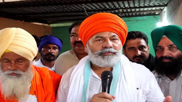 ਮਾਨਸਾ ਵਿੱਚ ਪਰਵਿੰਦਰ ਝੋਟਾ ਦੇ ਪਰਿਵਾਰ ਨੂੰ ਮਿਲੇ ਰਾਕੇਸ਼ ਟਿਕੈਤ, ਪੋਸਟਮਾਰਟਮ ਕਰਵਾਉਣ ਦੀ ਕੀਤੀ ਅਪੀਲ