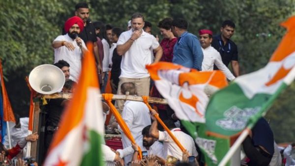 INDIA ਬਲਾਕ ਦਾ ਸੁਪਰੀਮ ਕੋਰਟ ਤੱਕ ਮਾਰਚ, SIR ਖ਼ਿਲਾਫ਼ ਪਟੀਸ਼ਨ ਦਾਖ਼ਲ, 11 ਵਿਰੋਧੀ ਆਗੂ ਬਣੇ ਪਟੀਸ਼ਨਕਰਤਾ 