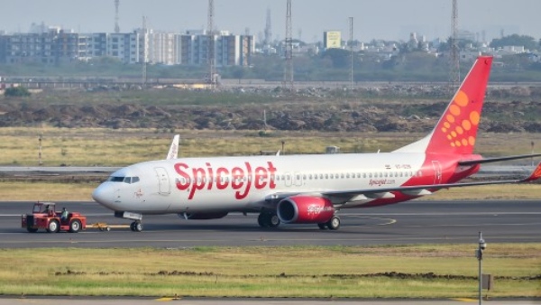 spicejet flight delayed