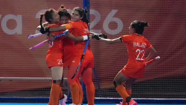 womwn hockey team gold