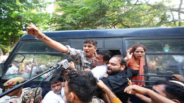 aap protest in delhi
