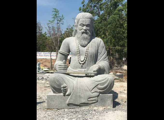 CM Siddaramaiah unveiled the statue of Maharshi Valmiki