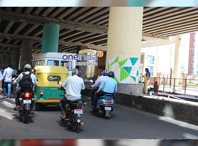 The ugly Indian stunning! The ugly defaced pillars of Banashankari metro station