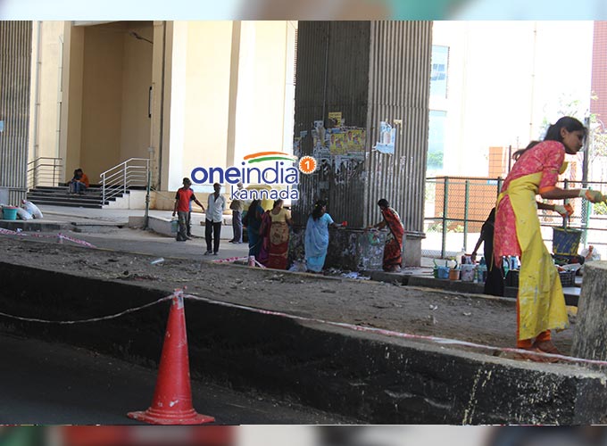 The ugly Indian stunning! The ugly defaced pillars of Banashankari metro station