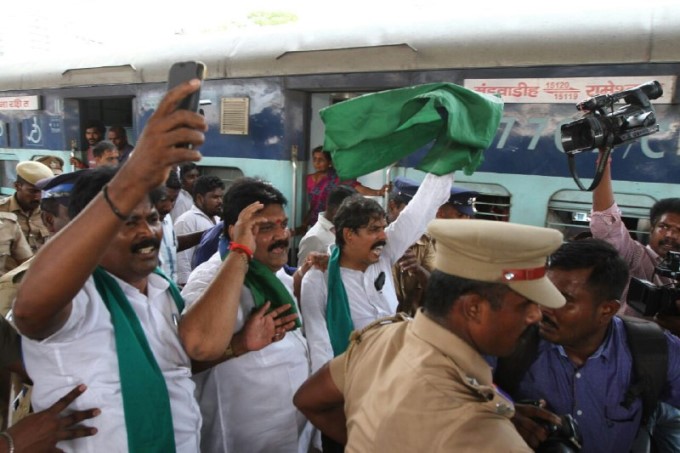 PHOTOS: Protests In Tamil Nadu For Cauvery Management Board