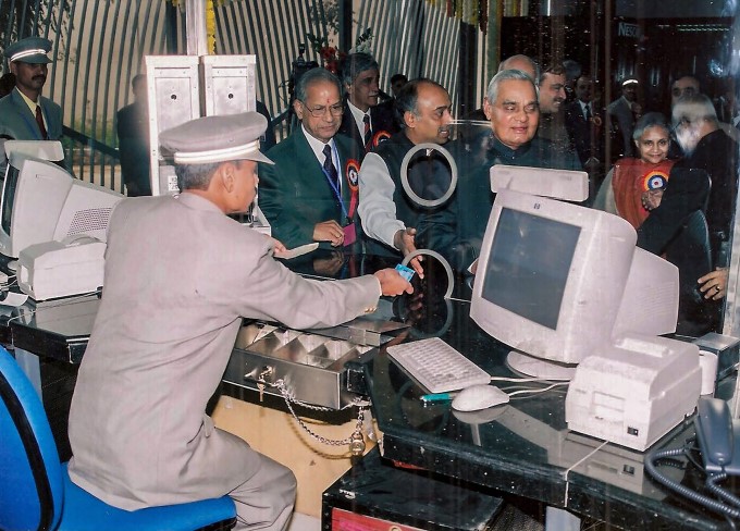 PHOTOS: Former PM Atal Bihari Vajpayee With Leaders