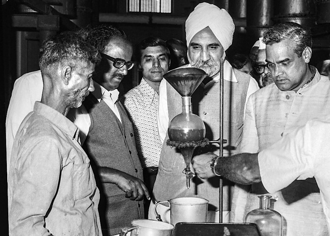 PHOTOS: Former PM Atal Bihari Vajpayee With Leaders