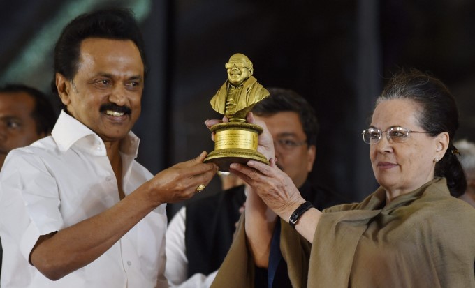 Sonia Gandhi Unveils Late DMK Chief M Karunanidhi Statue In Chennai